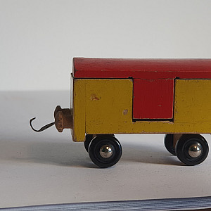 Holzzug-Bild-08